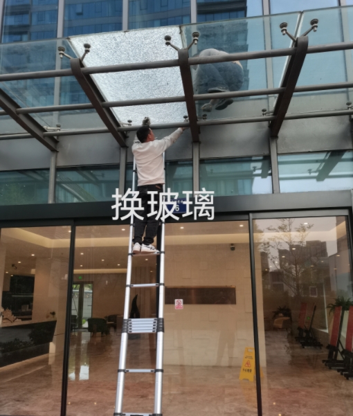 武汉玻璃幕墙维修时有哪些注意事项